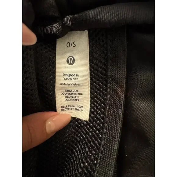 Lululemon Everywhere Black Sherpa Fleece Travel Belt Bag - Picture 6 of 8
